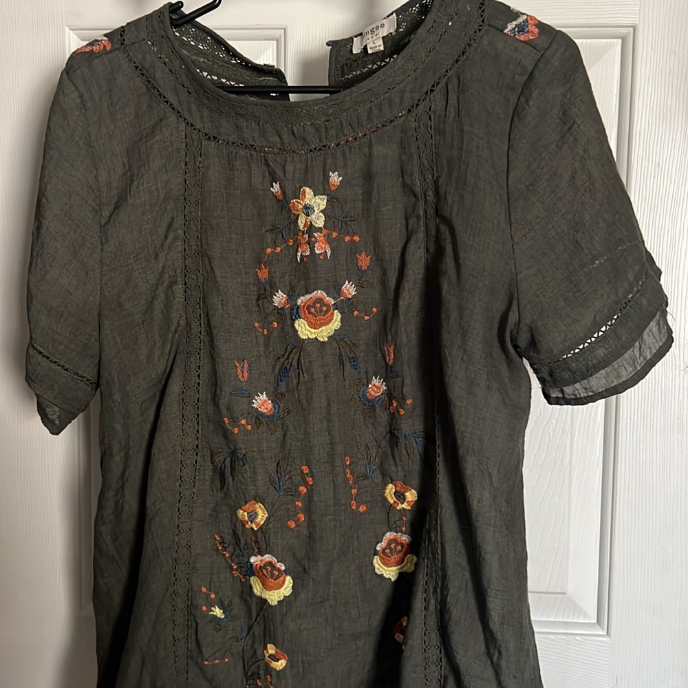 Umgee Gray Embellished Short Sleeve Blouse with Mandarin Collar